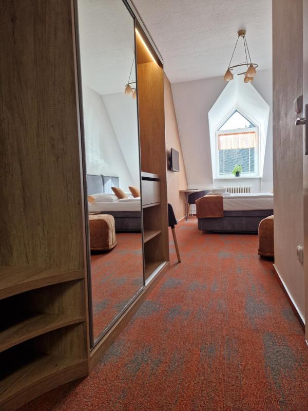Deluxe Double or Twin Room With Extra Bed image 4