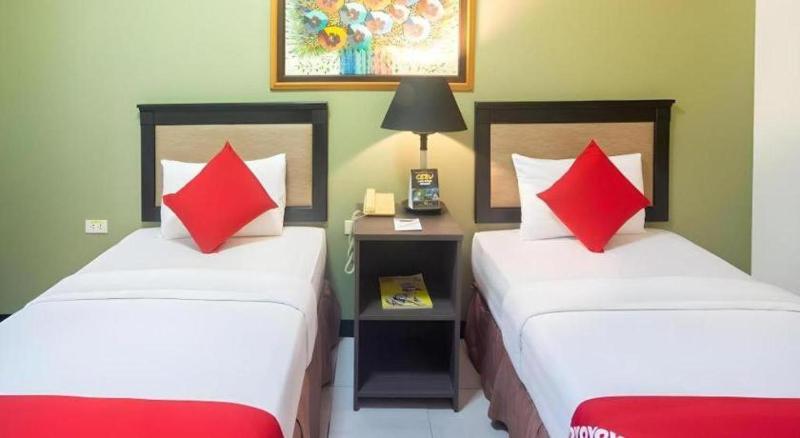 OYO 187 The Maxwell Hotel - image 6