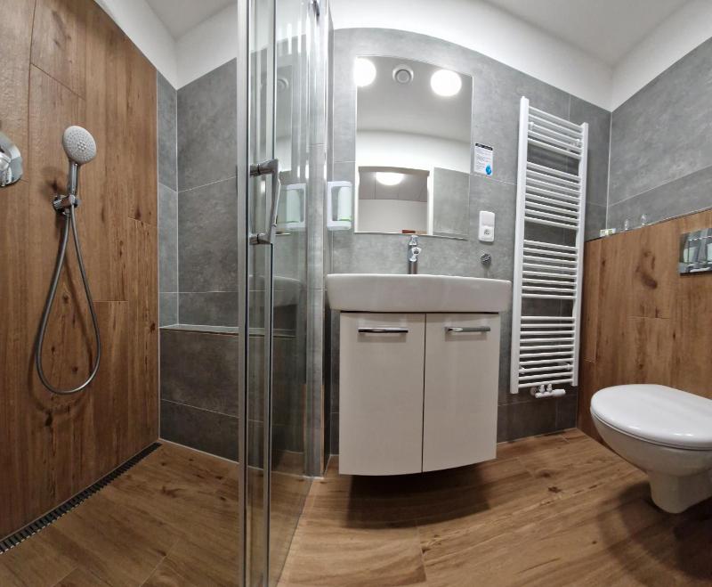 Double or Twin Room image 3