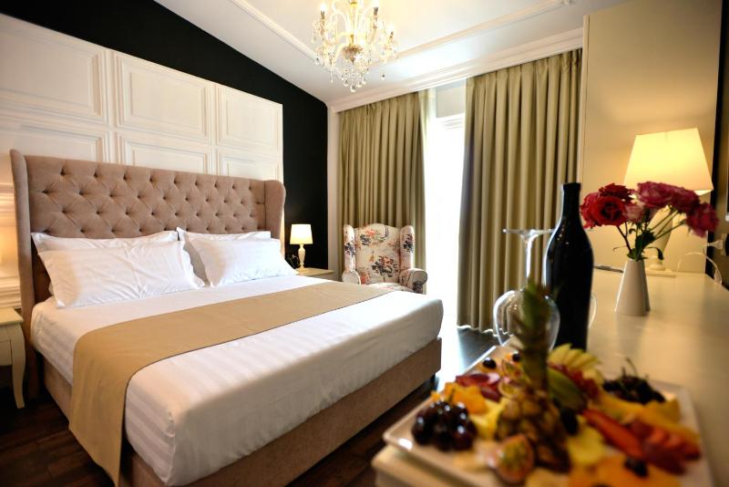 Deluxe Double Room image 3
