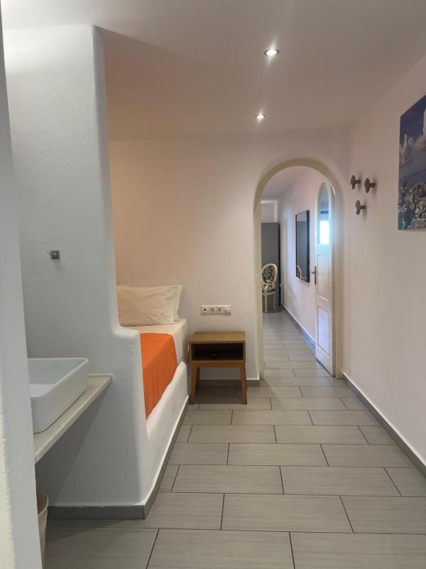 Classic Quadruple Room image 3