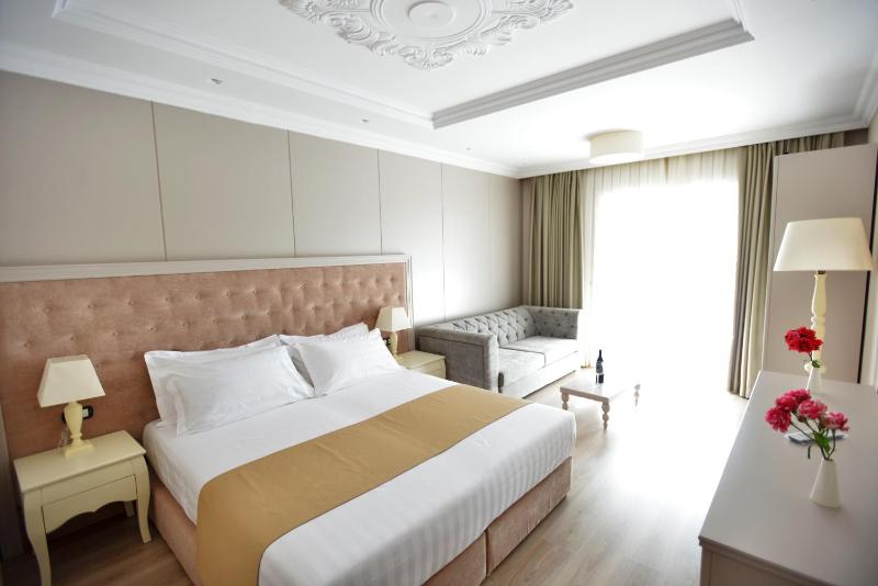 Double Room image 3