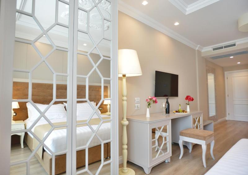 Double Room image 4