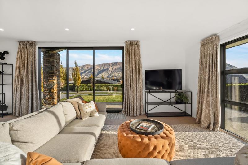 Mako Haven - Wanaka Mountain Outlook - image 2