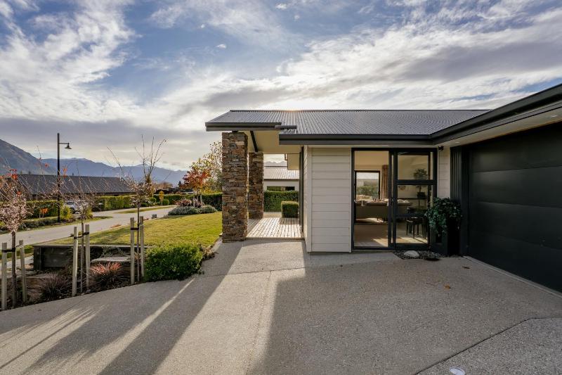 Mako Haven - Wanaka Mountain Outlook - image 12