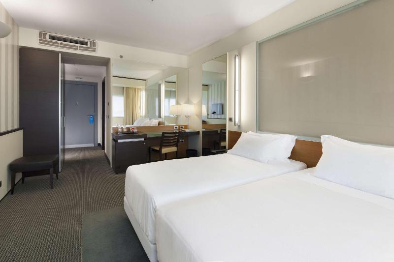 Superior Triple Room image 4