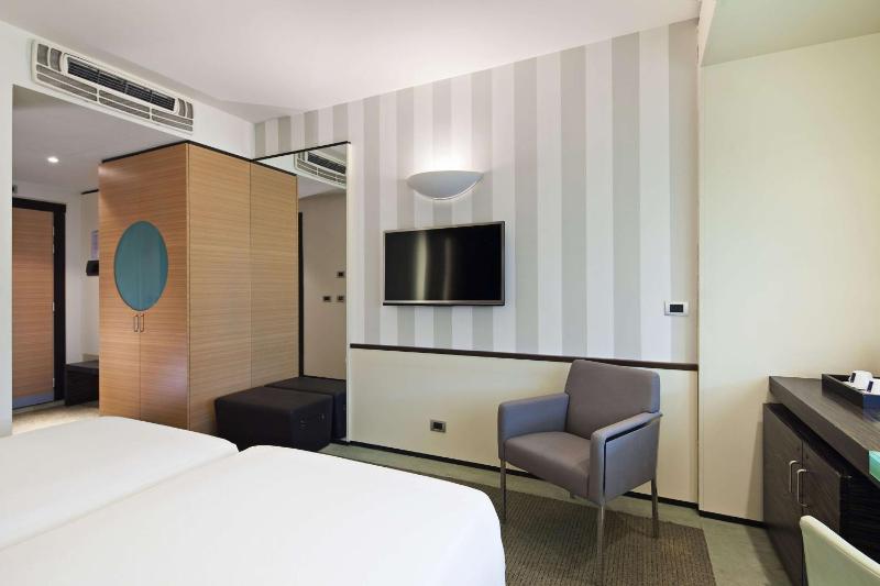 Superior Double or Twin Room image 4