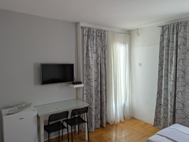 Twin Room image 3