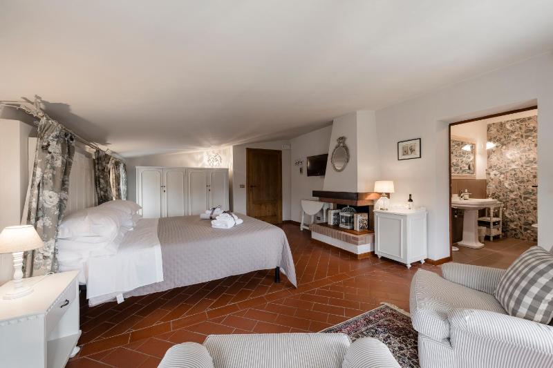 Superior Double Room image 3