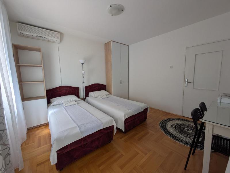 Twin Room image 1