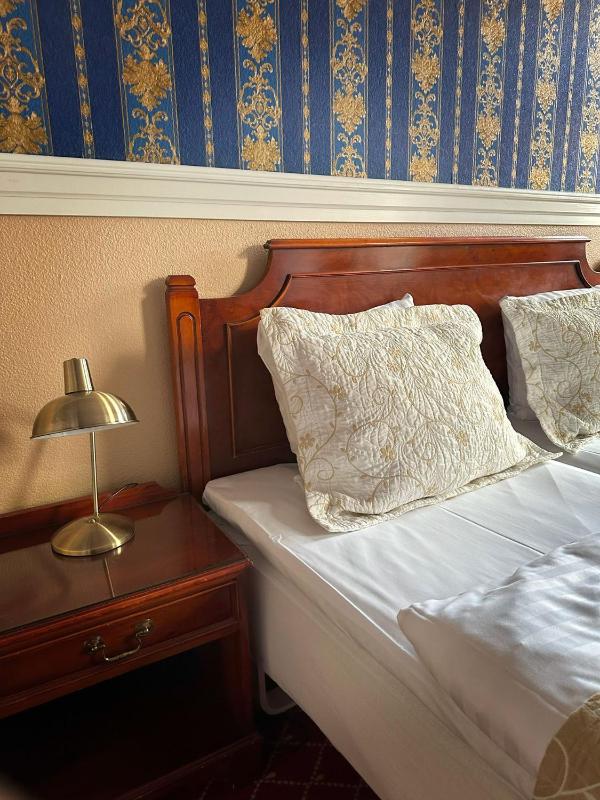 Small Double Room image 1