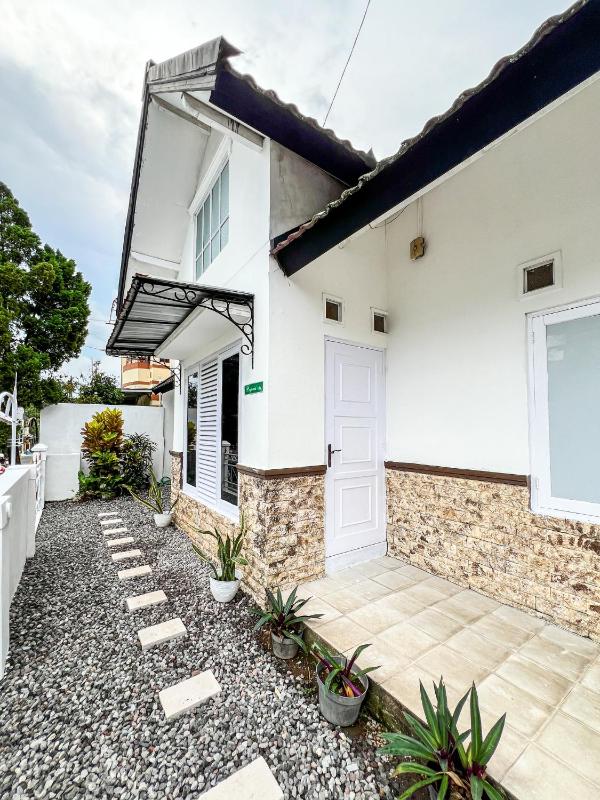 Puri 11 Homestay Jogja - image 1