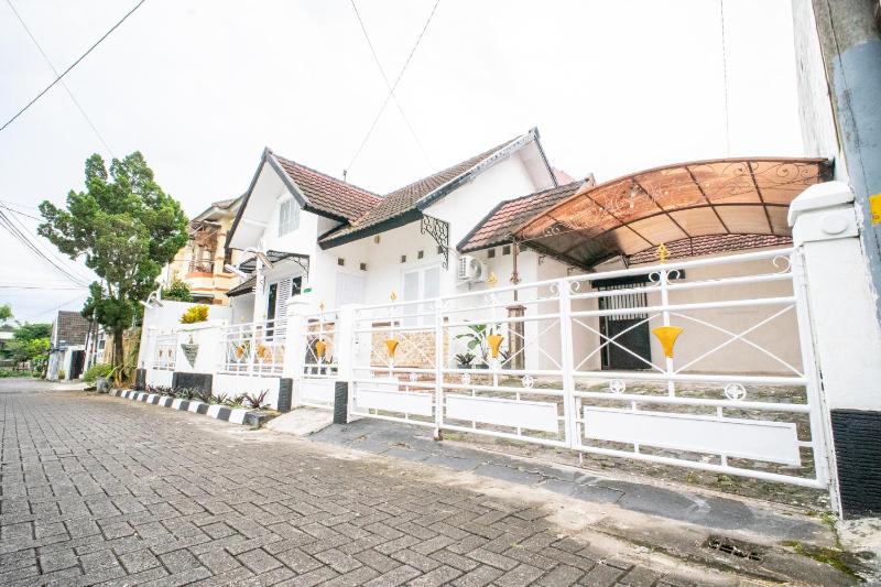 Puri 11 Homestay Jogja - image 12