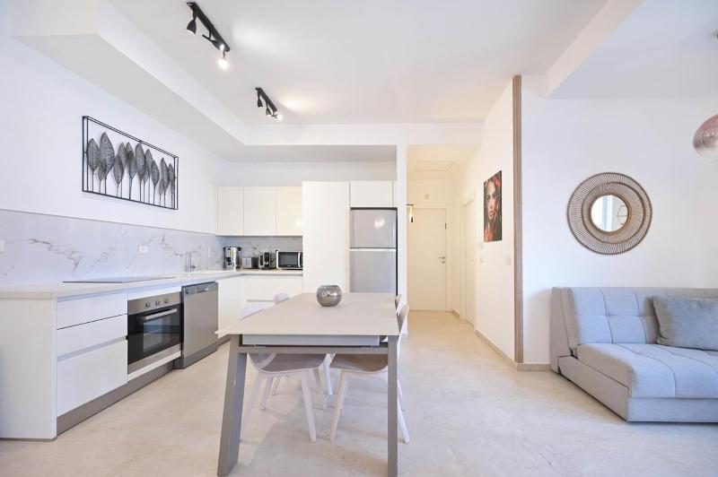 Luxury 2BR Bauhaus on the beach by HolyGuest - image 12