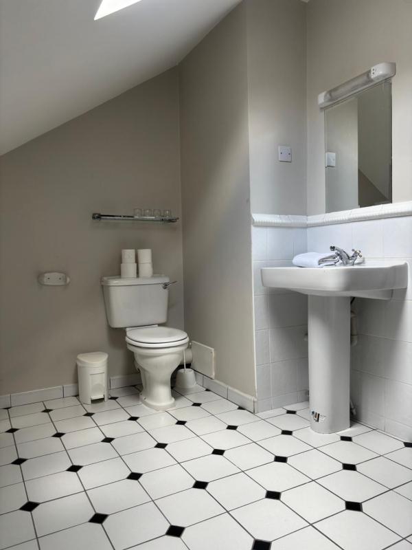 Quadruple Room image 2