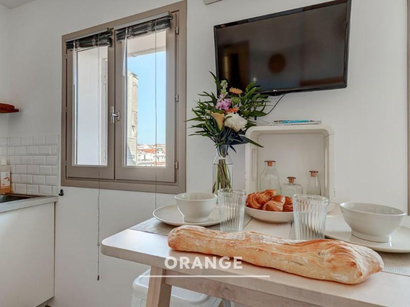 Studio Apartment - Orange image 3