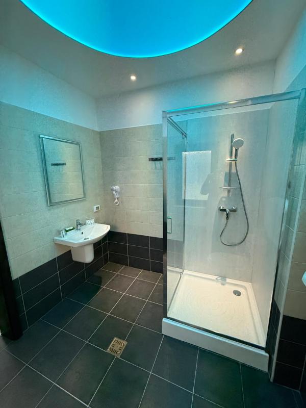 Standard Double Room image 2