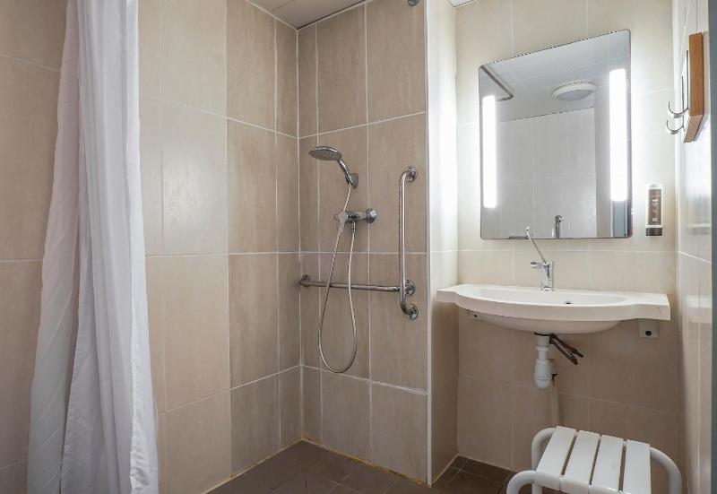 Double Room - Disability Access image 4
