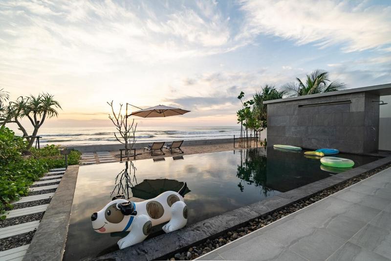 Luxury Beachfront Sea-View Retreat & Pool in Natai - image 16