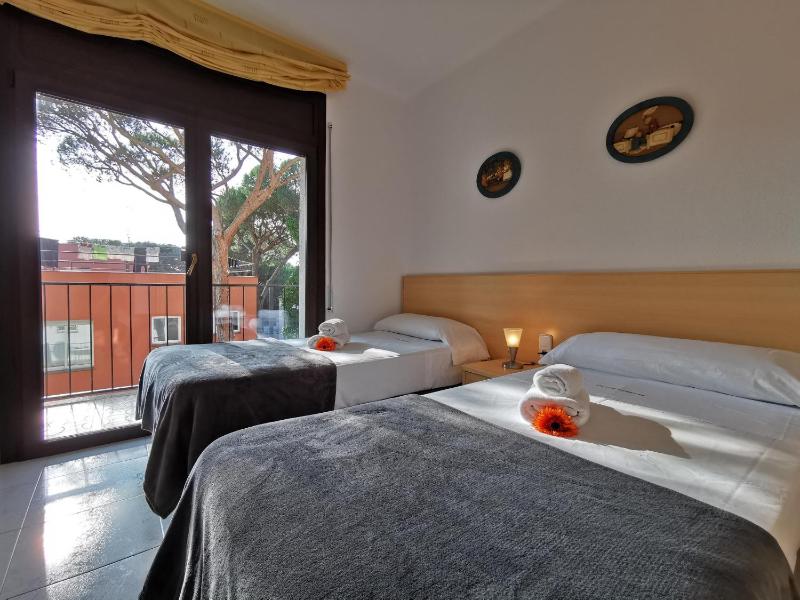 Apartamento con WIFI a 5 Minutos de la Playa y Cerca de Tiendas y Restaurantes - ES-209-10 - image 14