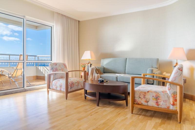 Suite with Sea View image 3