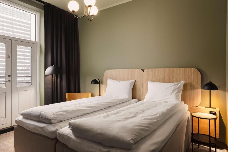 Twin Room image 1