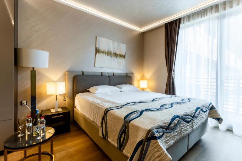 Double Room with Balcony image 2