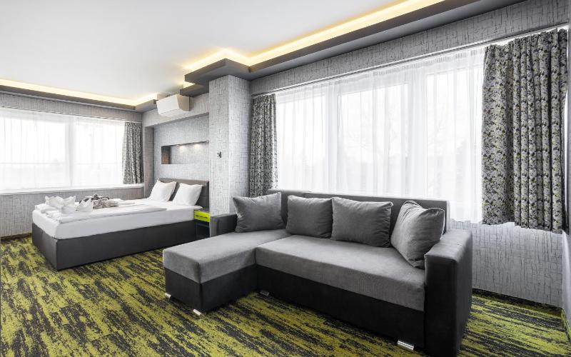 Superior Family Room image 4