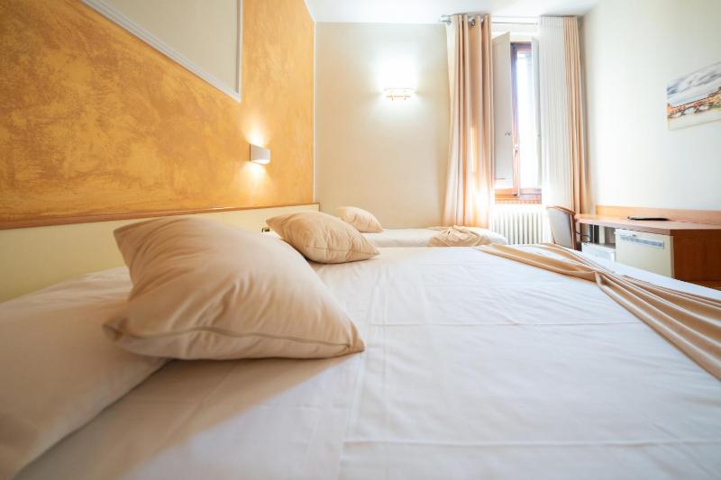 Quadruple Room image 4