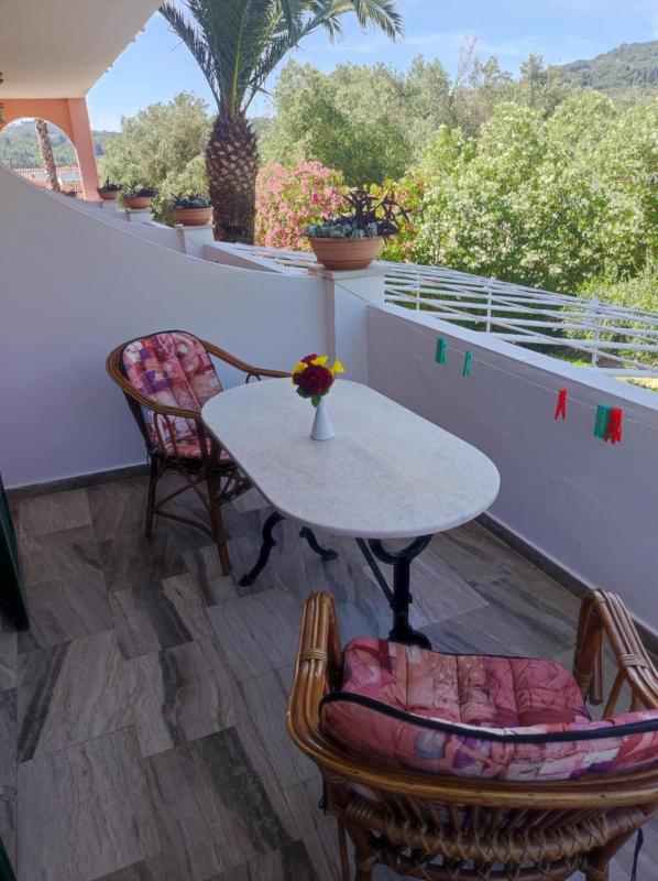 Double Room with Balcony image 2