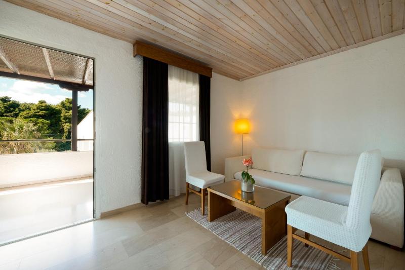 Junior Suite with Sea View image 3