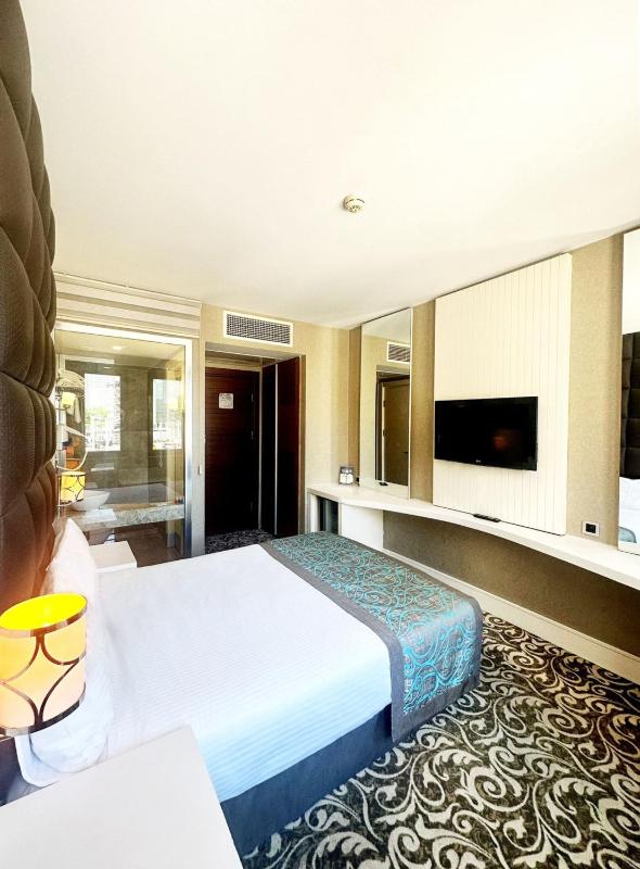 Standard Double or Twin Room image 1