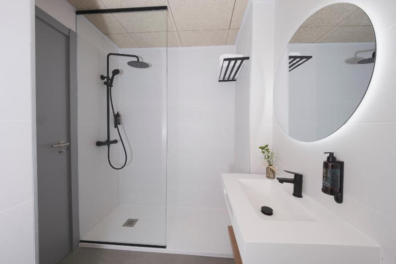 Deluxe Double or Twin Room image 1