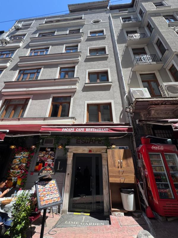 Taksim Escape Suites HOTEL - image 14