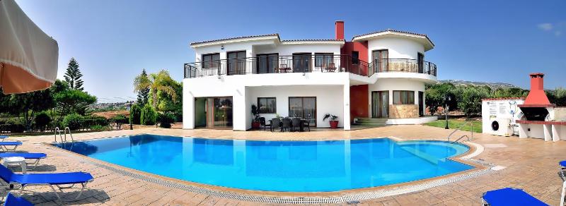 Deluxe Villa image 1