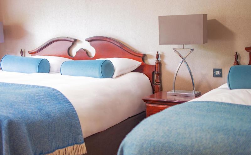 Twin Room image 4