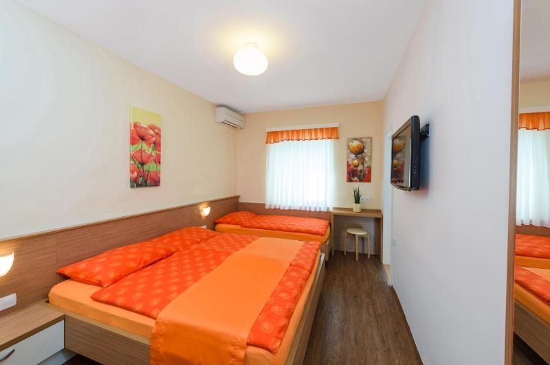 Double Room with Garden View image 3