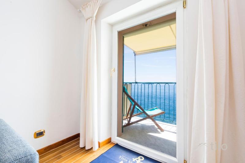Beach | Parking | Wifi | A/C| Sea View By Tilo - image 10