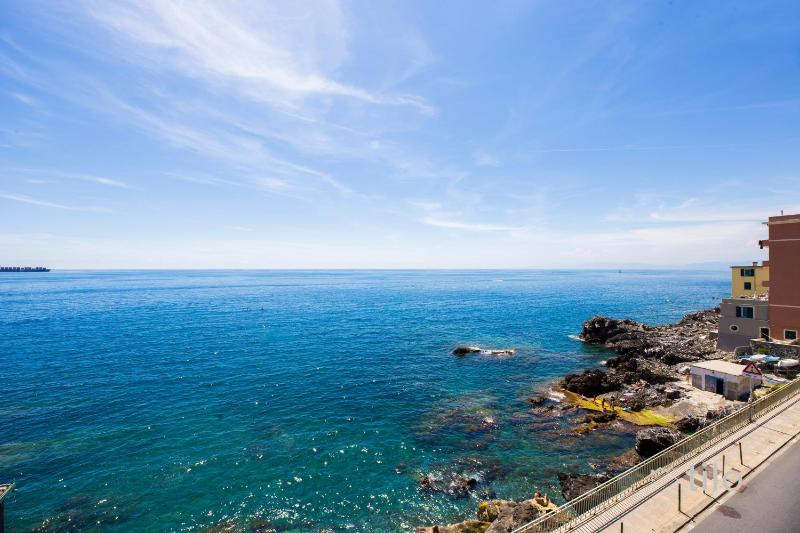 Beach | Parking | Wifi | A/C| Sea View By Tilo - image 17