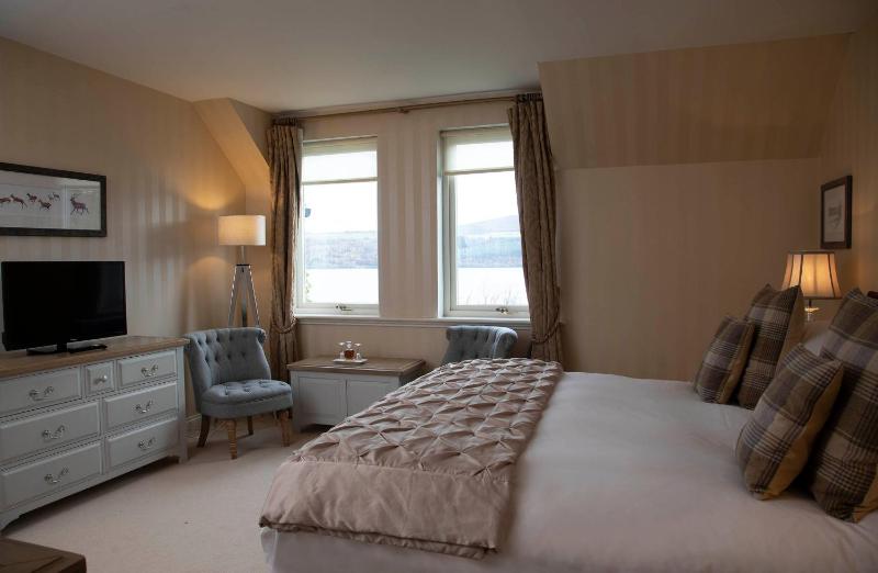 Double or Twin Room with Lake View image 1