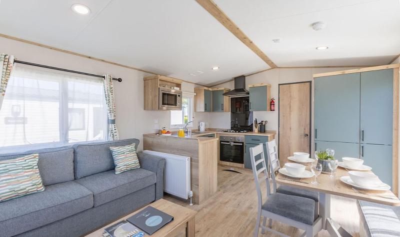 Caravan (Sleeps 4) image 4