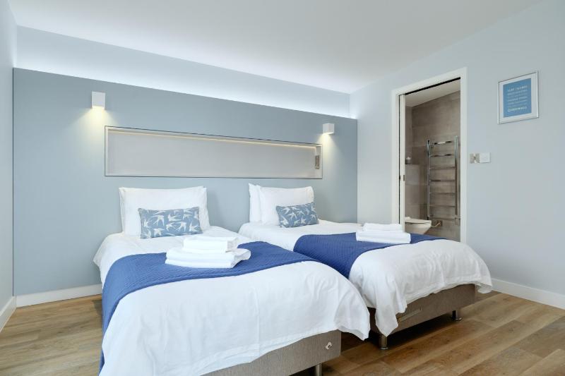 Three-Bedroom Lodge image 3