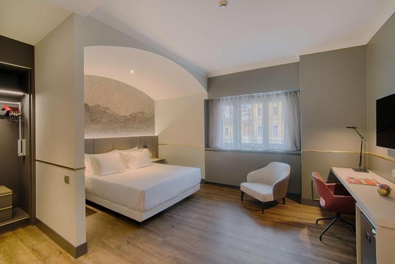 Superior Double Room image 1