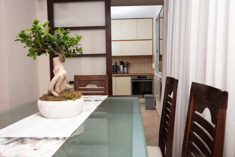 Chic & Serene Apartment-Your Relaxing Oasis - image 9