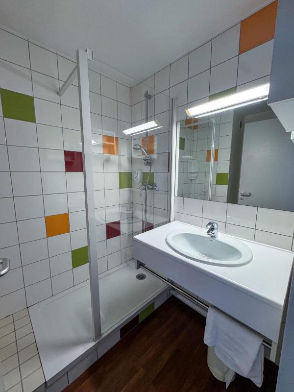One-Bedroom Apartment image 4