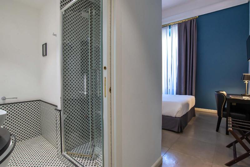 Single Room image 3