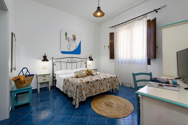 Standard Double Room image 3