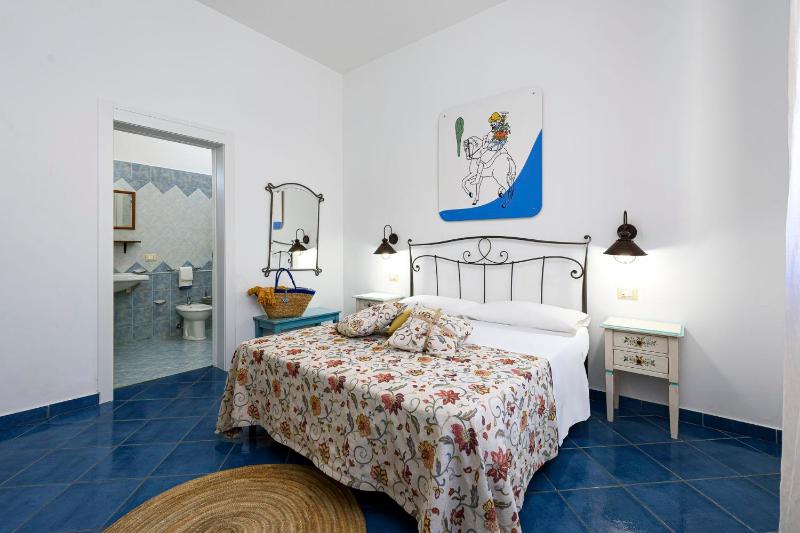 Standard Double Room image 4