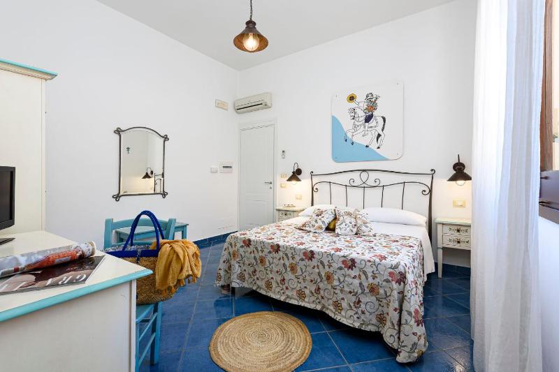 Standard Triple Room image 3