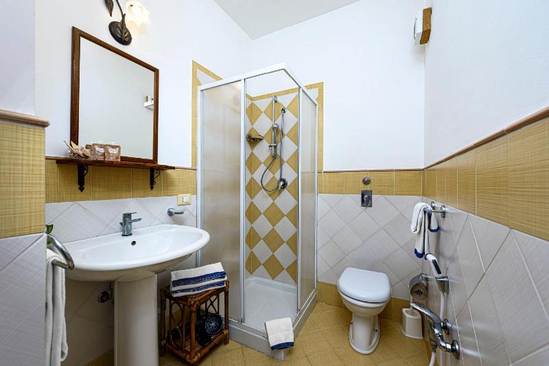 Triple Room with Garden View image 2